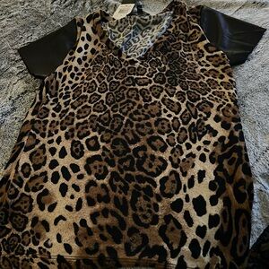 Ladies cheetah print tee w/ black faux leather sleeves. Small. NWT.